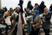 تبلیغ دین با یک شاخه گل